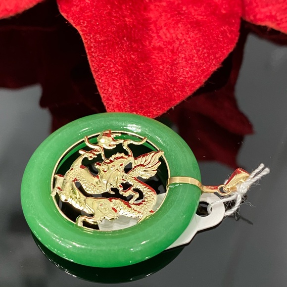14k Yellow Gold Green Jade Circle Dragon Pendant - Picture 4 of 6